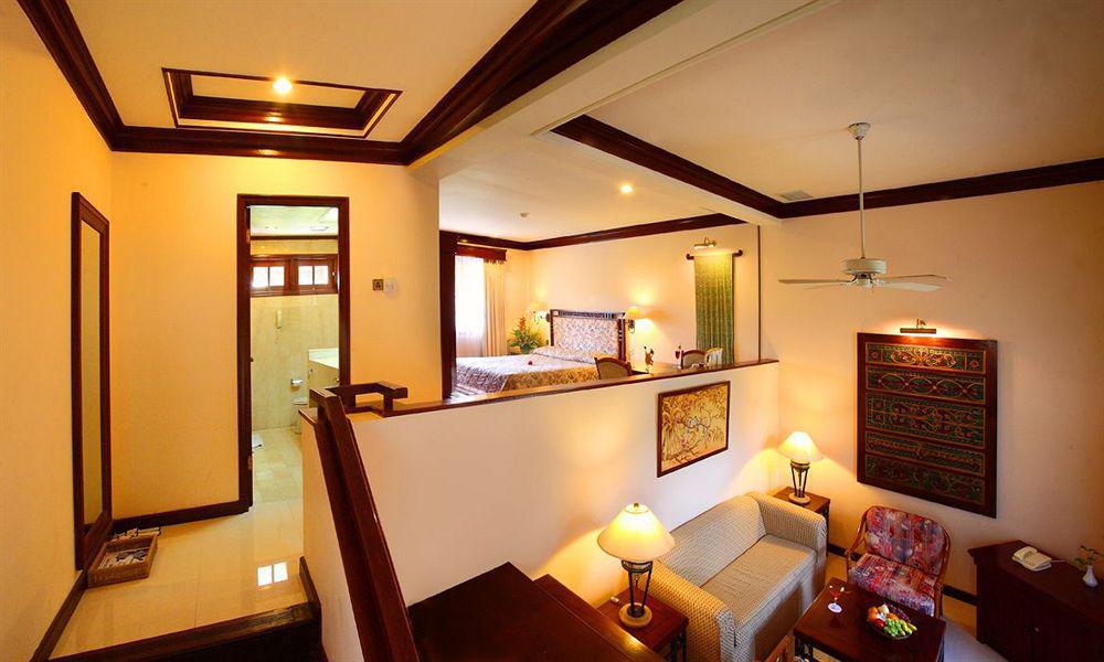 Hôtel Equator à Sorabaya Extérieur photo